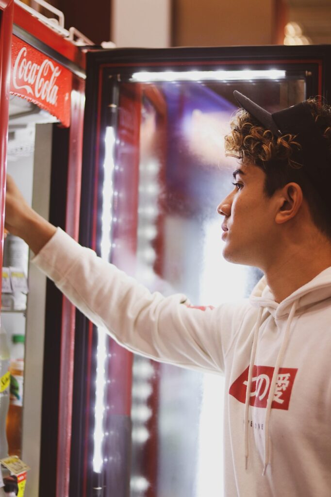 宅配食をコンビニで受け取り可能なサービスはどれ？